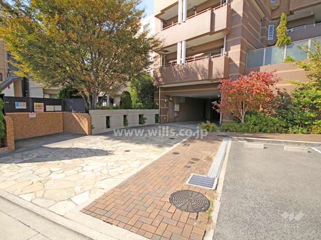 駐車場出入り口