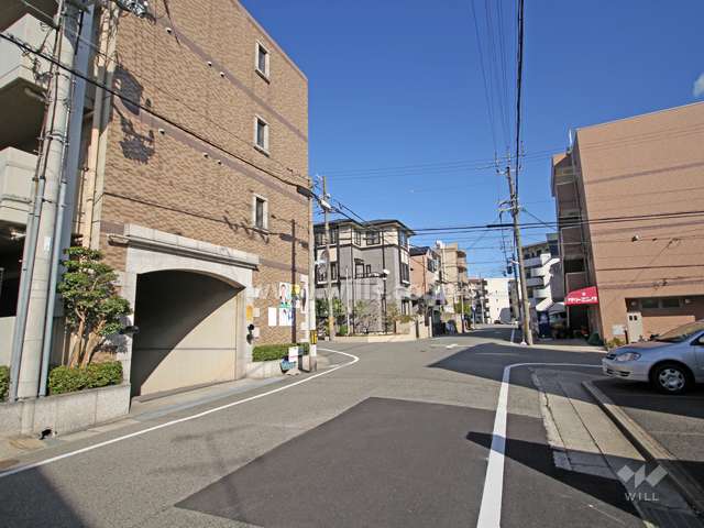 敷地南側の前面道路