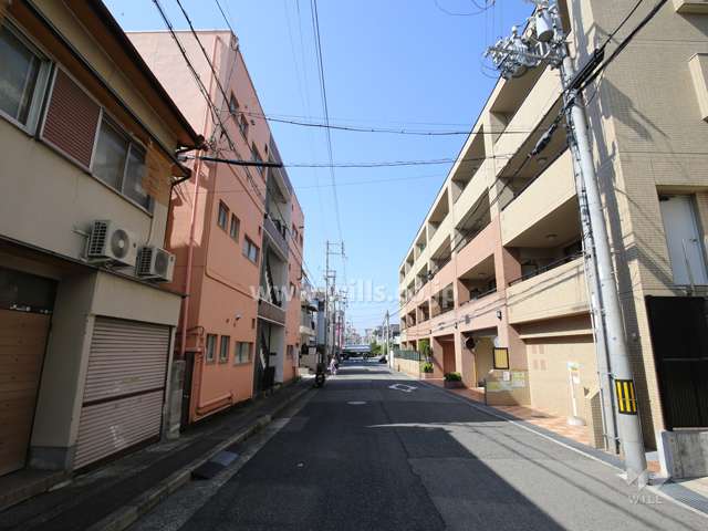 敷地南側の前面道路