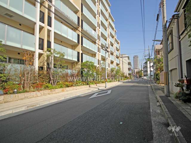 敷地南側の前面道路