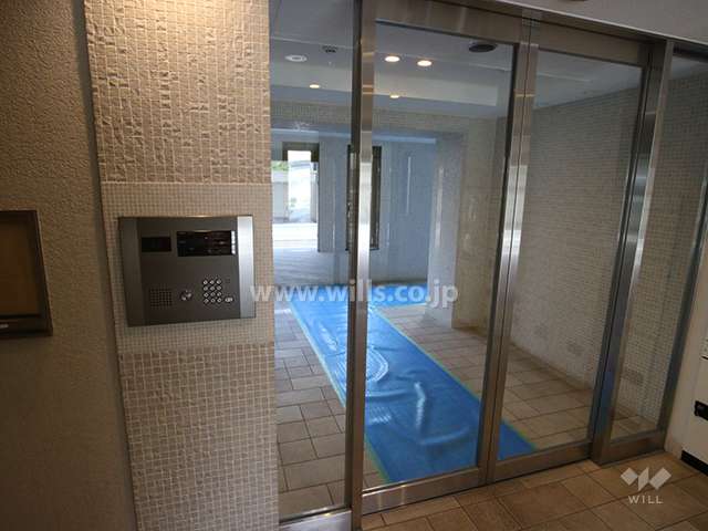 エントランスはオートロック付きです。