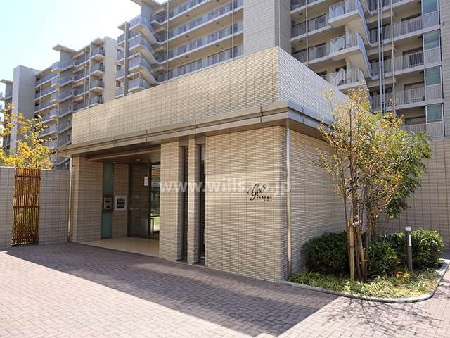 敷地中央西側にあるエントランス