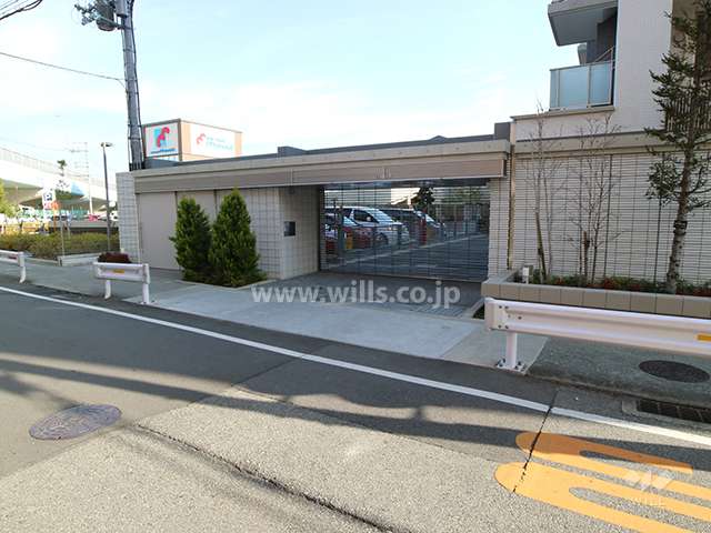 駐車場出入り口（リングシャッター付き）