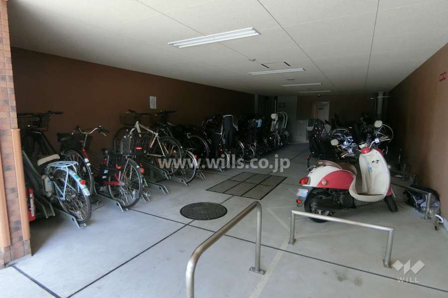 駐輪場とバイク置場