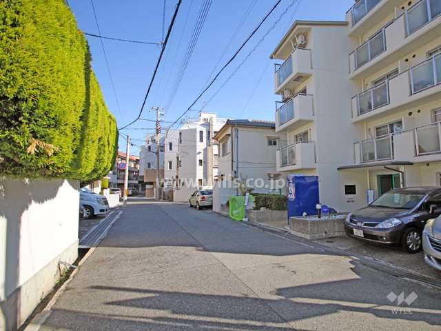 敷地北側の前面道路