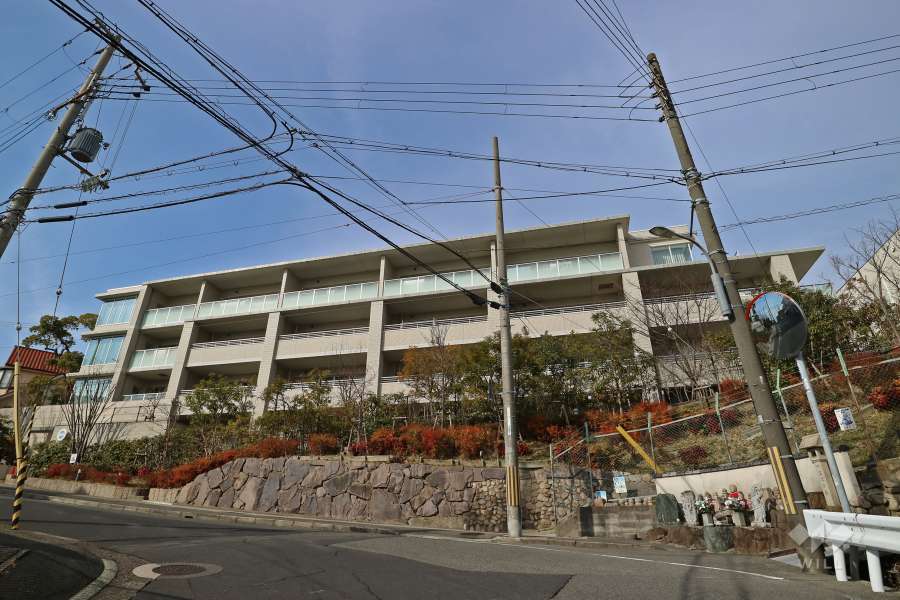プラウド芦屋三条町の外観（南東側から）