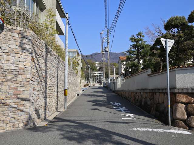 敷地東側の前面道路