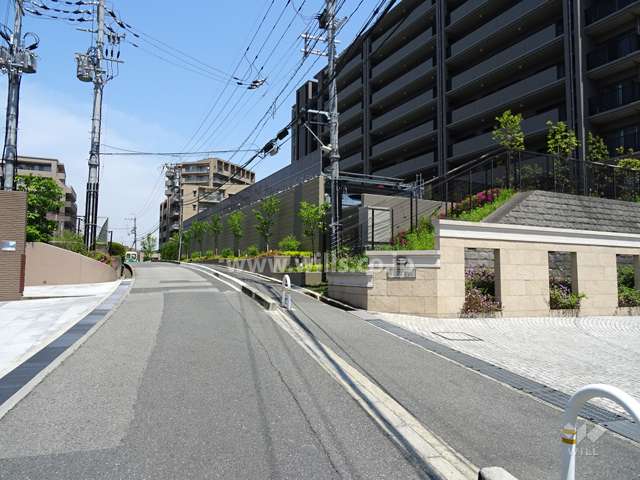 敷地北西側の前面道路