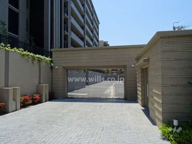 駐車場出入り口（リングシャッター付き）