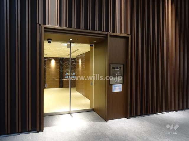 エントランスはオートロック付きです。