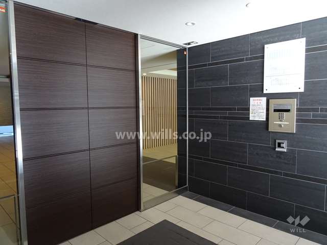 エントランスはオートロック付きです。