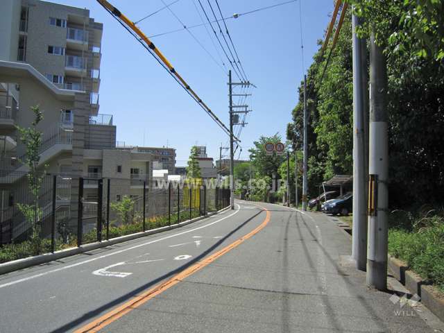 敷地北側の前面道路