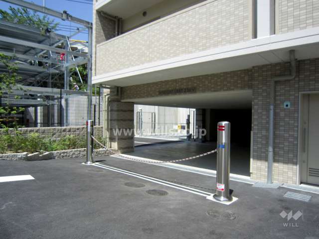 駐車場出入り口（ロボットゲート付き）
