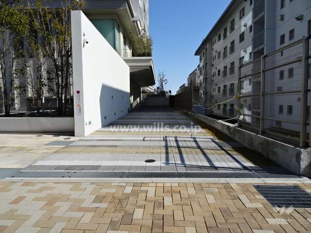 駐車場出入り口