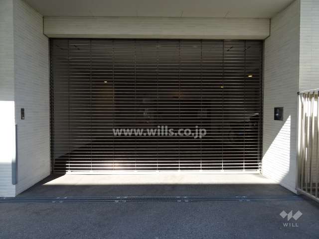 駐車場出入り口（リングシャッター付き）