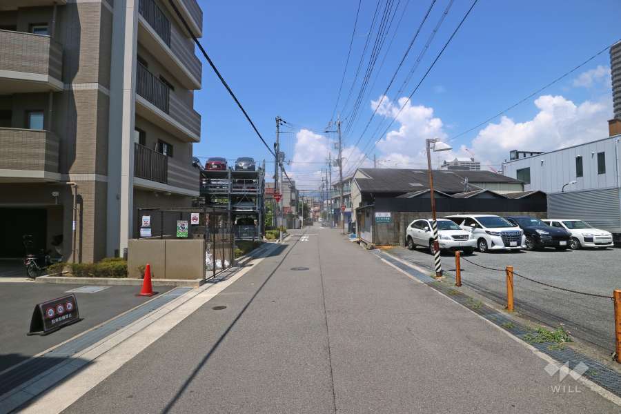 敷地北側の前面道路（西方向）