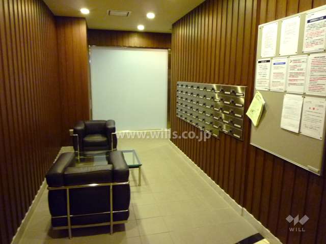 エントランスホールには談話スペースが設けられています。