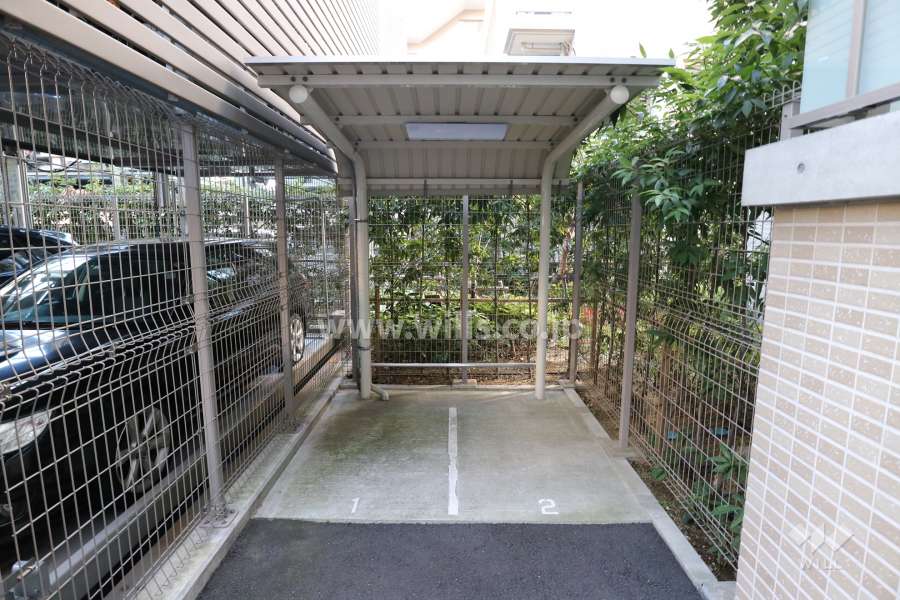 エントランスはオートロック付きです。