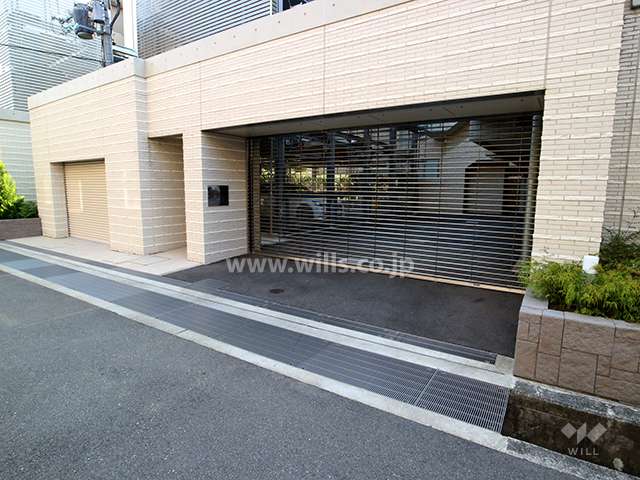 駐車場出入り口