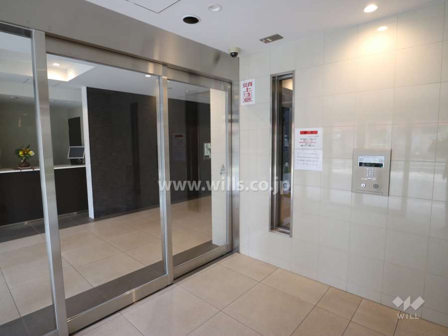 エントランスはオートロック付きです。