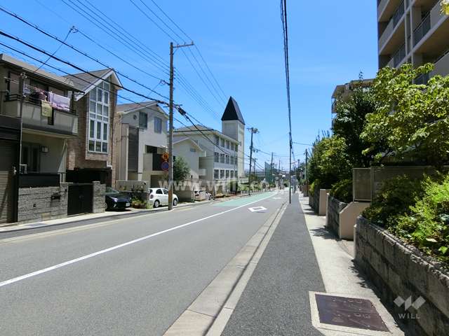 敷地東側の前面道路