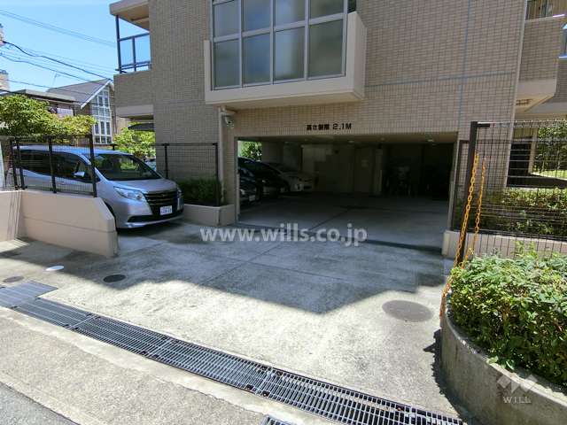 駐車場出入り口