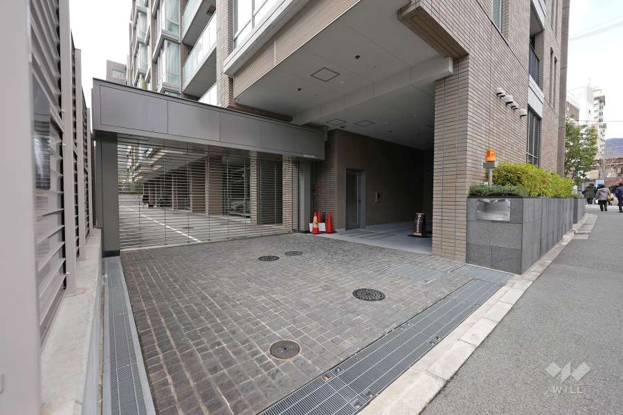駐車場の出入口（リングシャッター付き）