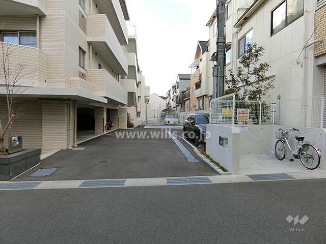 駐車場出入り口