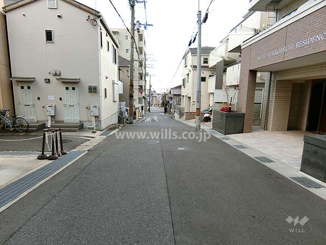 敷地東側の前面道路