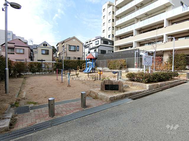 隣地に隣接するあさご公園