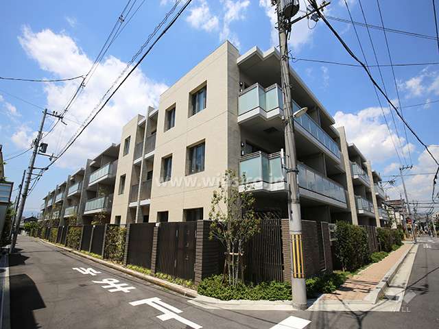 プラネスーペリア豊中の外観（南東側から）