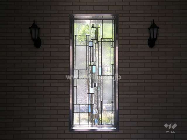 エントランスの壁のステンドグラス