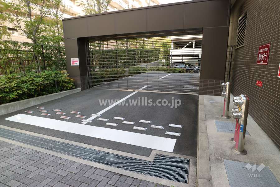 駐車場棟屋上のステップテラス