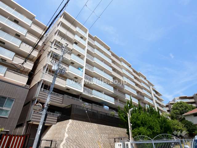 エントランスはオートロック付きです。