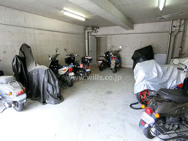 屋内に設けられたバイク置場