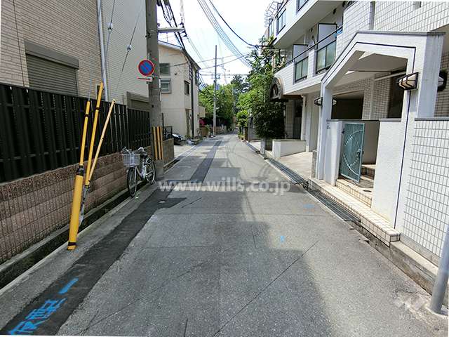 敷地南側の前面道路