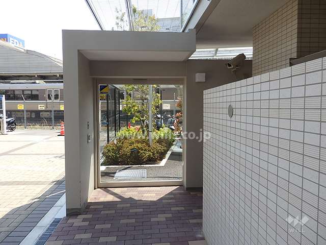 自転車、バイク置き場入口