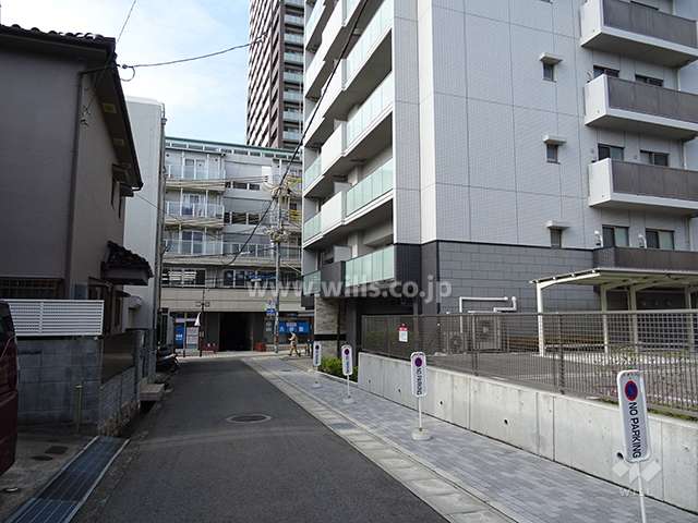 敷地南側の前面道路