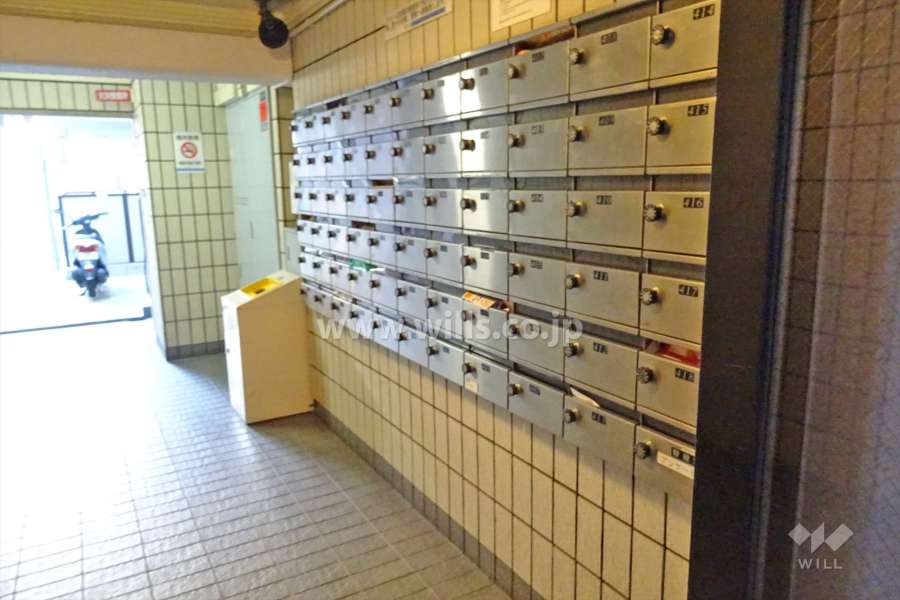 メゾンドスランのエントランスホール