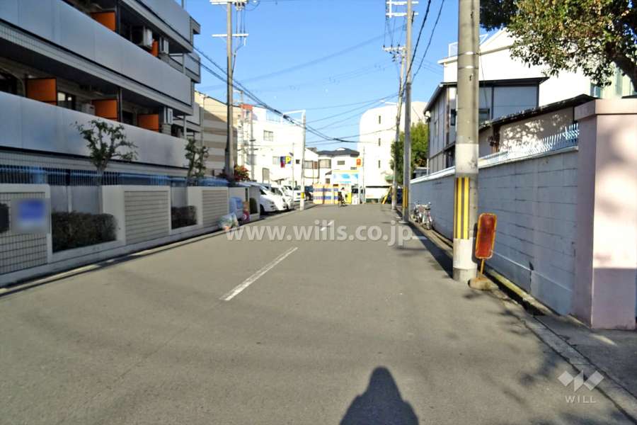 北西側前面道路（南西側から）