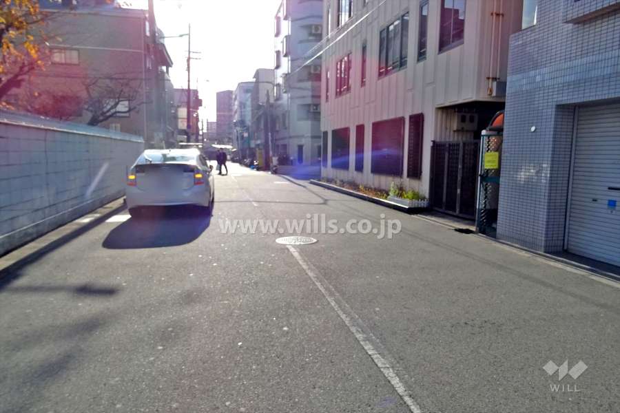 北西側前面道路（北東側から）