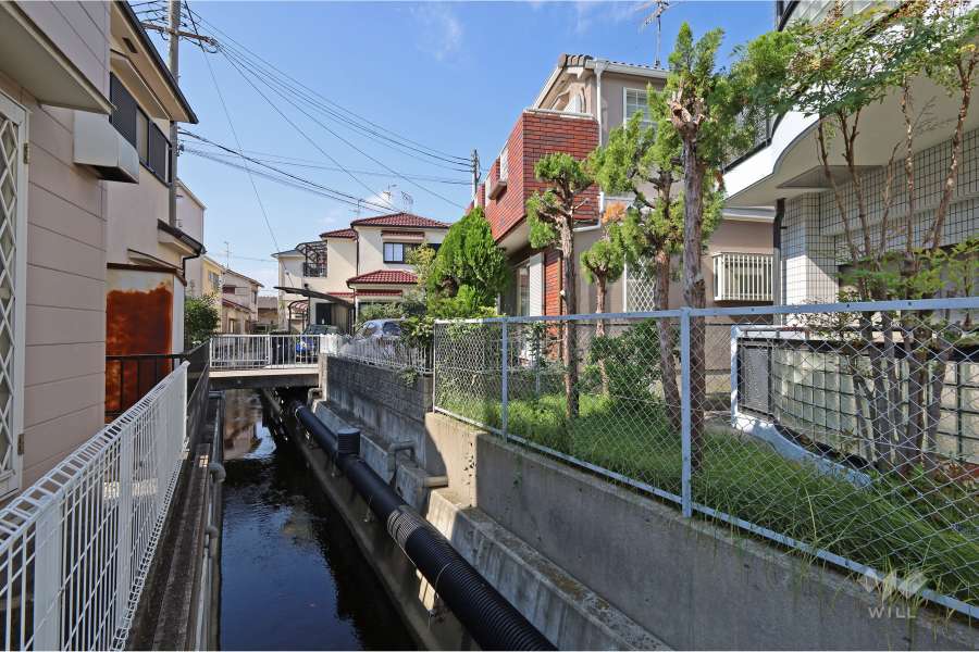 敷地南側の水路