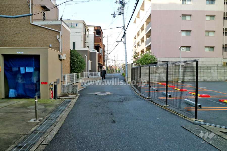 北側前面道路（東側から）