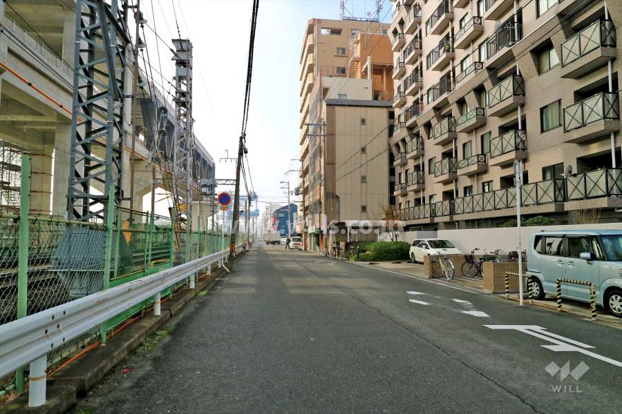 南東側前面道路（北東側から）