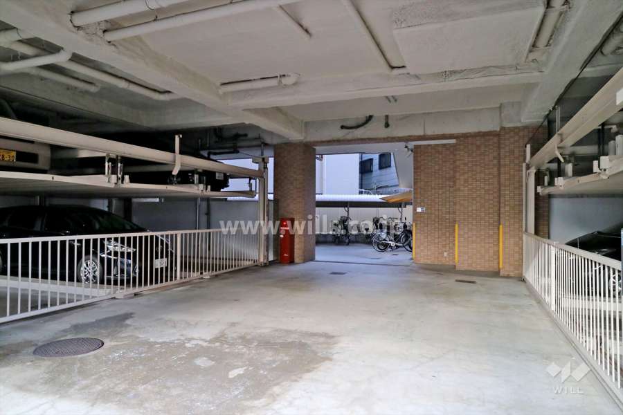 敷地内駐車場(屋内機械式)