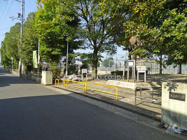 すぐ近くに『井高野公園』があります。