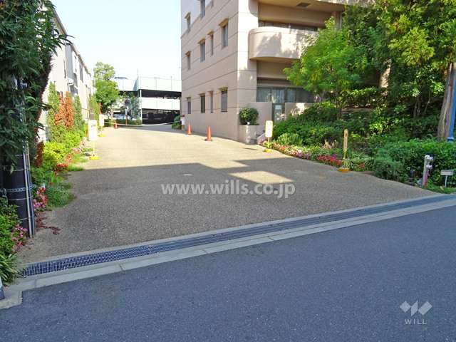 駐車場出入り口