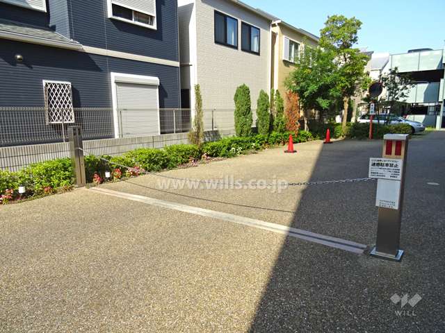 駐車場にはロボットゲートがついています。