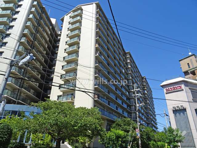 コスモシティ森林公園参番館の外観（南西側から）