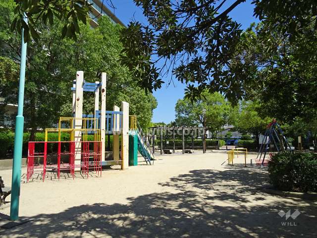 敷地に隣接する「こすも公園」